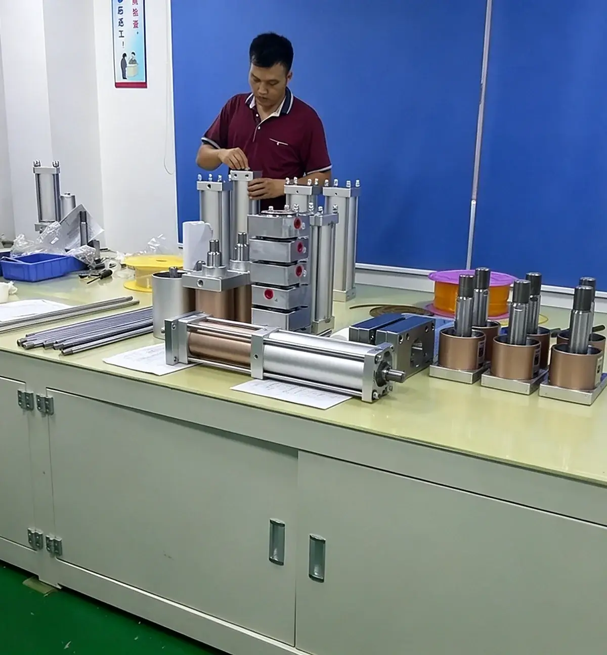 JiuRong Servo Cylinders Components Selected For Service Life